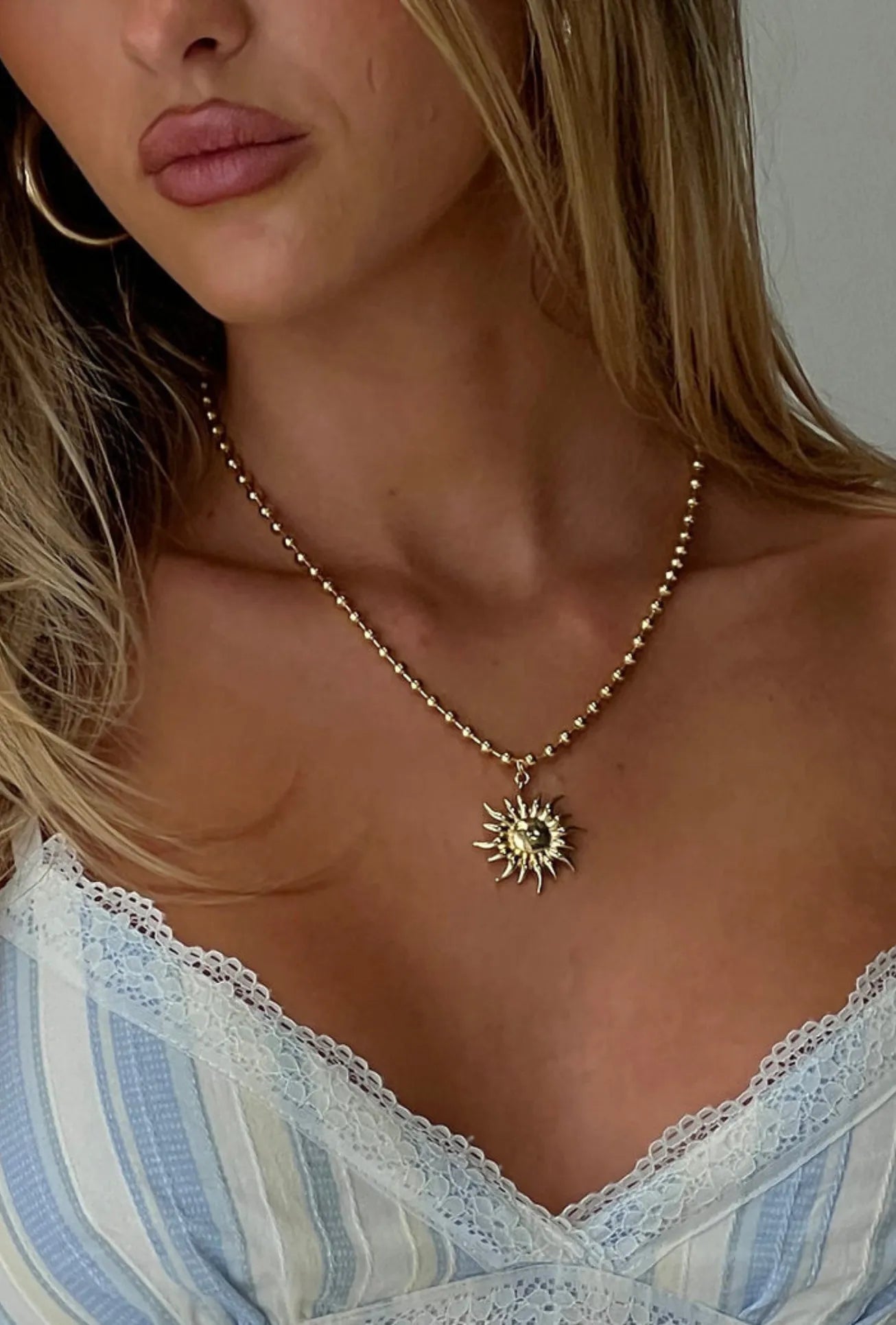 Colar de Sol Dourado